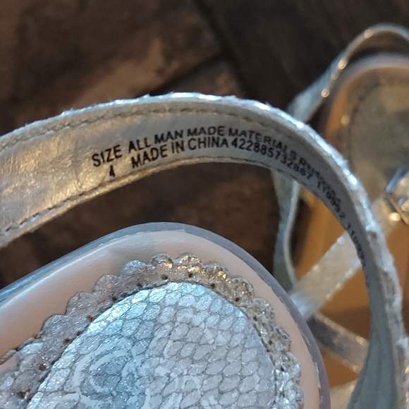 The Children's Place silver sandals - Picture 4 of 4